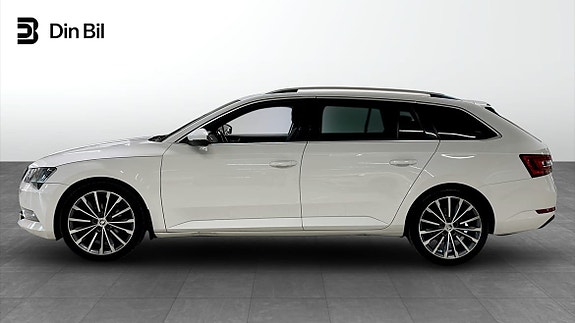 Skoda Superb 2 of 5