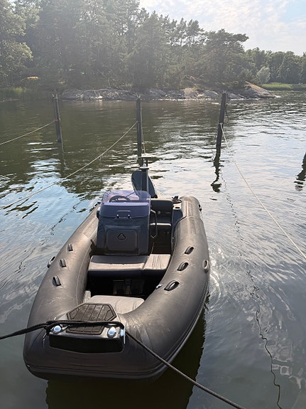 Brig Eagle 4 – Evinrude E-TEC 40 hk med 30-Vagn 2 of 8
