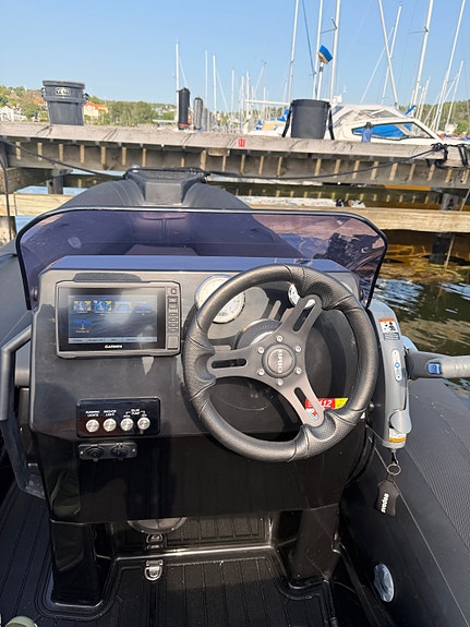 Brig Eagle 4 – Evinrude E-TEC 40 hk med 30-Vagn 5 of 8