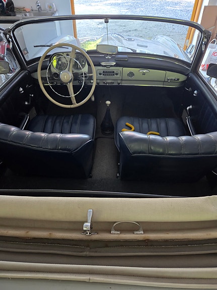 Mercedes-Benz 190 SL 4 of 5