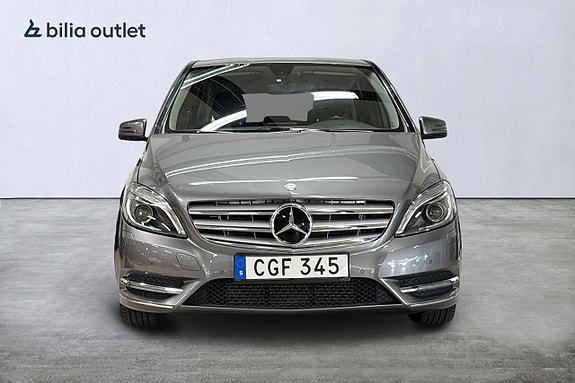 Mercedes-Benz B180 3 of 5