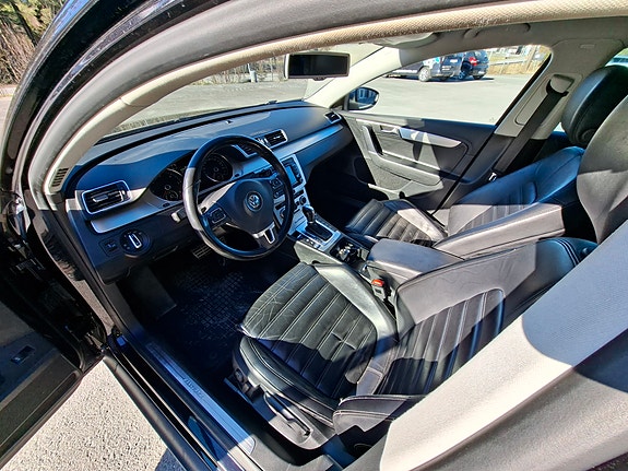 Volkswagen Passat Alltrack 3 of 5