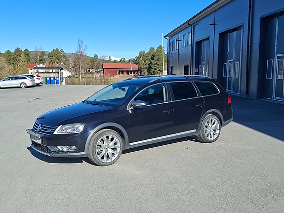 Volkswagen Passat Alltrack 2 of 5