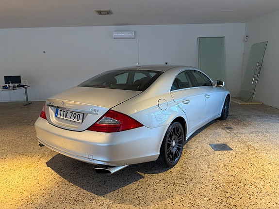 Mercedes-Benz CLS350 3 of 5