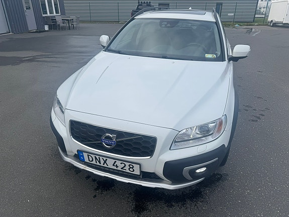 Volvo XC70 2 of 8