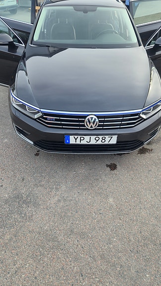 Volkswagen Passat 2 of 5
