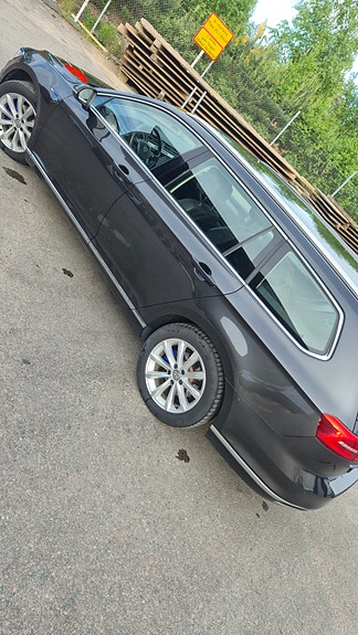 Volkswagen Passat 3 of 5