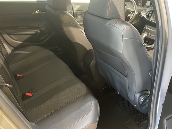 Peugeot 308 8 of 23