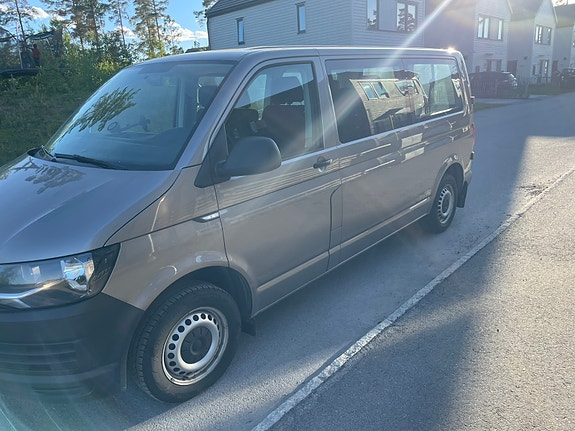 Volkswagen Caravelle 5 of 5