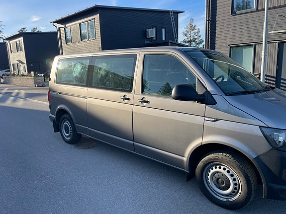 Volkswagen Caravelle 4 of 5