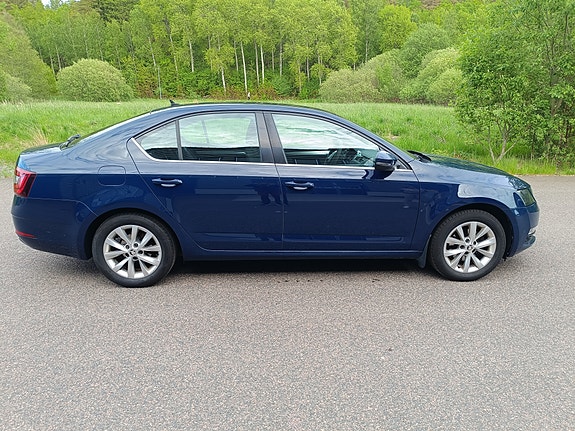 Skoda Octavia 2 of 5