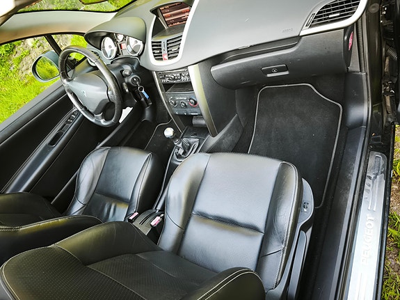 Peugeot 207 CC 2 of 5