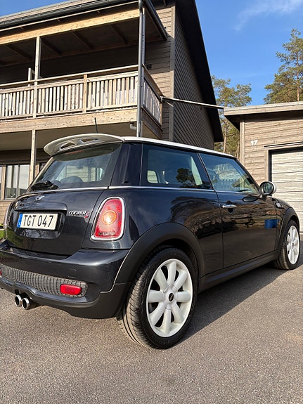 MINI Cooper S 3 of 5