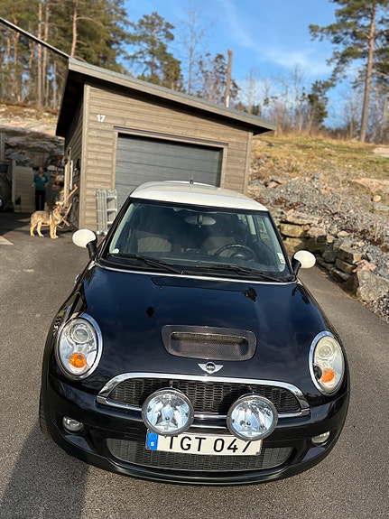 MINI Cooper S 2 of 5