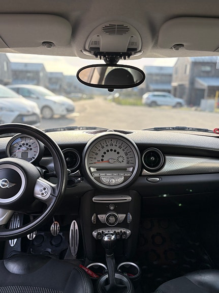 MINI Cooper S 6 of 8