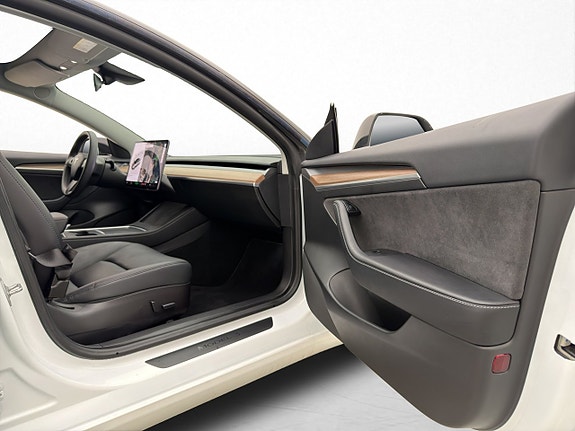 Tesla Model 3 28 of 30