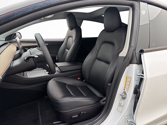 Tesla Model 3 11 of 30