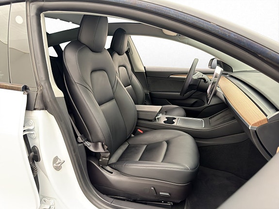 Tesla Model 3 27 of 30