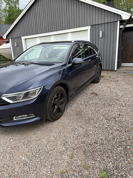 Volkswagen Passat 2 of 5