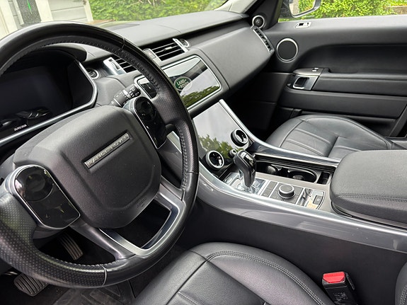 Land Rover Range Rover Sport 3 of 4