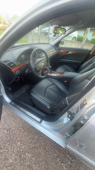 Mercedes-Benz E200 7 of 9