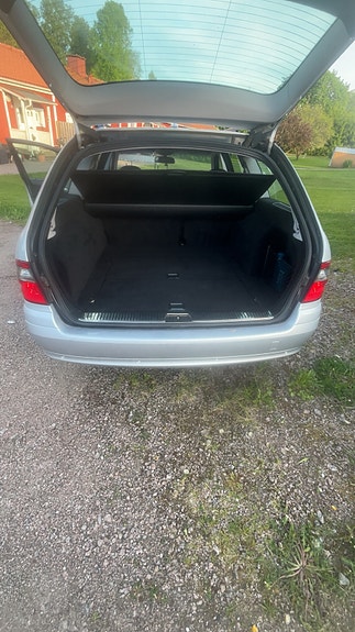 Mercedes-Benz E200 8 of 9