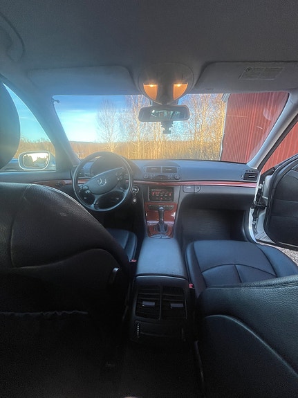 Mercedes-Benz E200 6 of 9