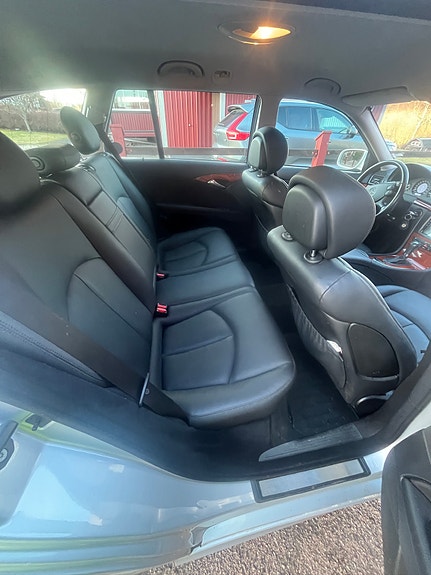 Mercedes-Benz E200 5 of 9