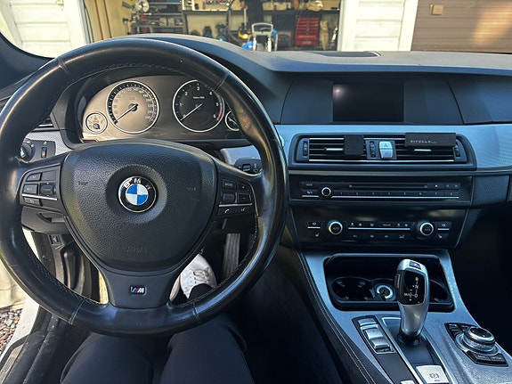 BMW 520d 3 of 5