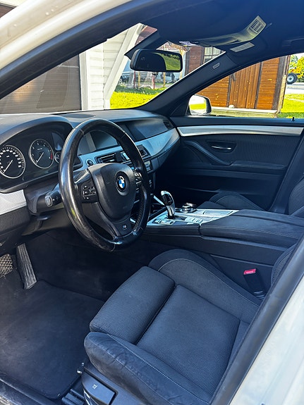 BMW 520d 4 of 5