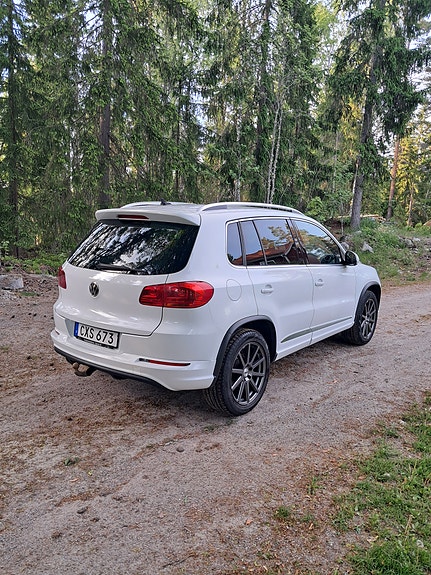 Volkswagen Tiguan 2 of 5