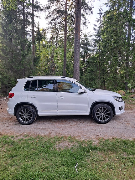 Volkswagen Tiguan 3 of 5