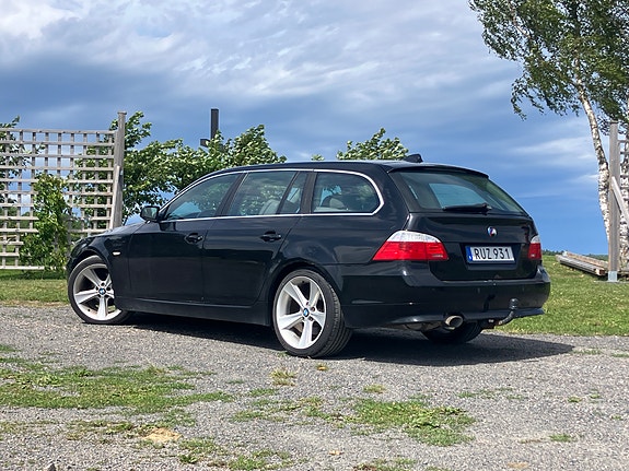 BMW 520d 3 of 5