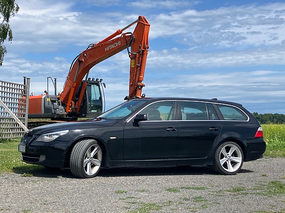 BMW 520d 2 of 5