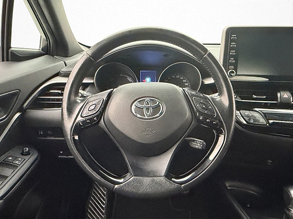 Toyota C-HR 12 of 30