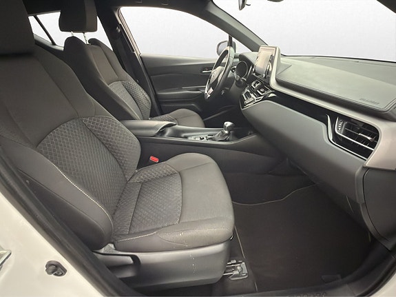 Toyota C-HR 23 of 30