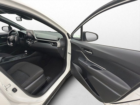 Toyota C-HR 24 of 30