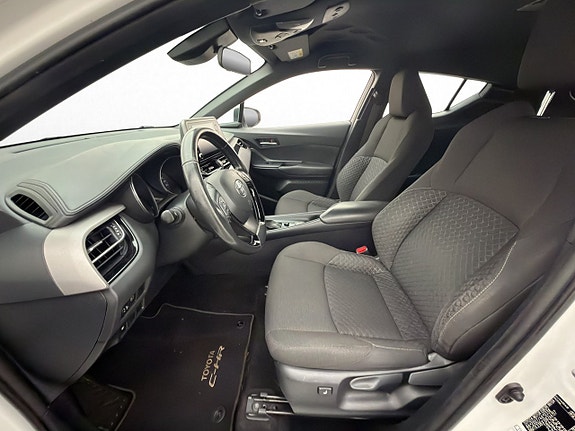 Toyota C-HR 10 of 30