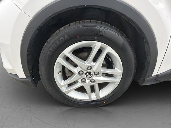 Toyota C-HR 27 of 30