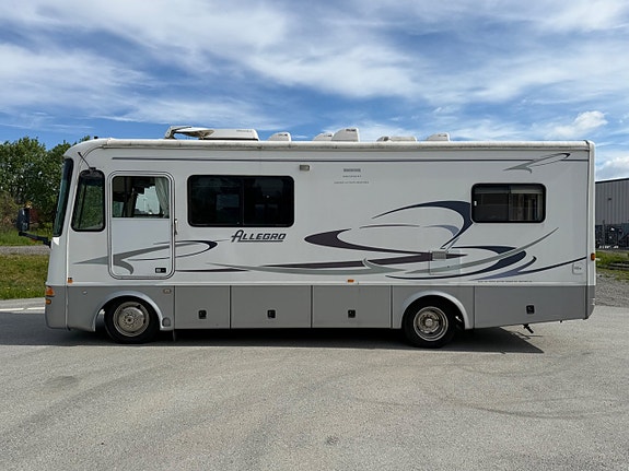 AA Tiffin Motorhomes Workhorse Allegro Slide out 2 of 16