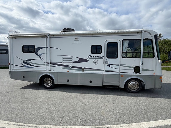 AA Tiffin Motorhomes Workhorse Allegro Slide out