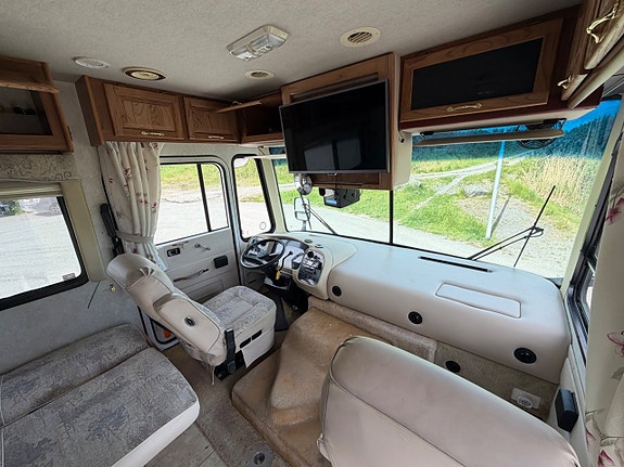 AA Tiffin Motorhomes Workhorse Allegro Slide out 6 of 16