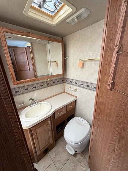 AA Tiffin Motorhomes Workhorse Allegro Slide out 13 of 16