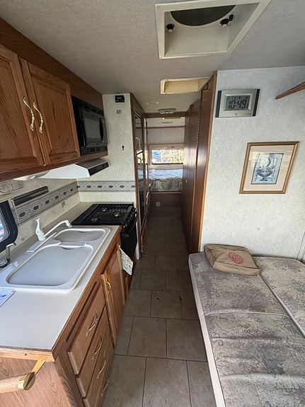 AA Tiffin Motorhomes Workhorse Allegro Slide out 9 of 16