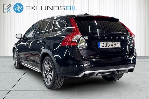 Volvo V60 Cross Country 4 of 5