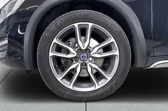 Volvo V60 Cross Country 3 of 5