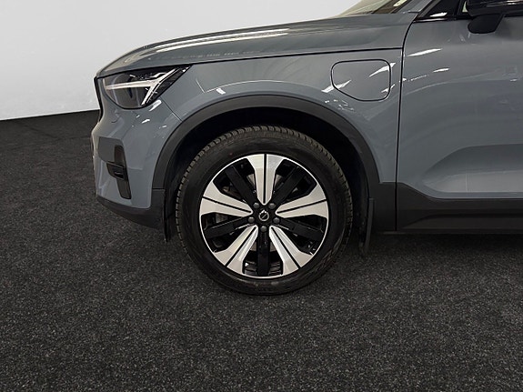 Volvo XC40 4 of 5
