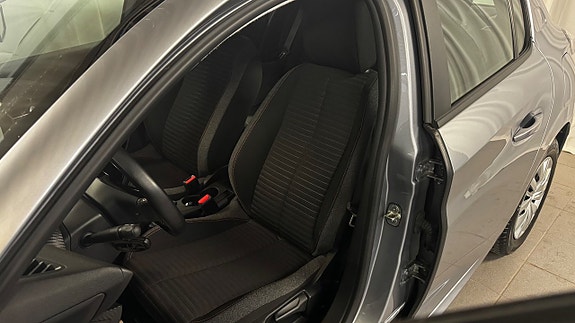 Peugeot 208 12 of 22