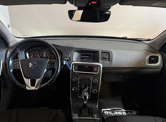 Volvo V60 12 of 18