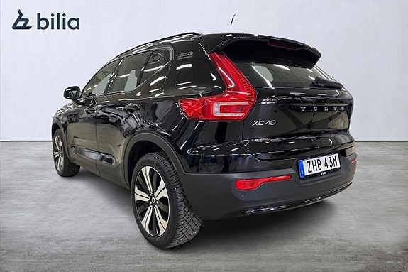 Volvo XC40 2 of 5